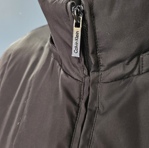 Calvin Klein women’s brown puffer jacket. Two front zip pockets. Size la… - Picture 9 of 15